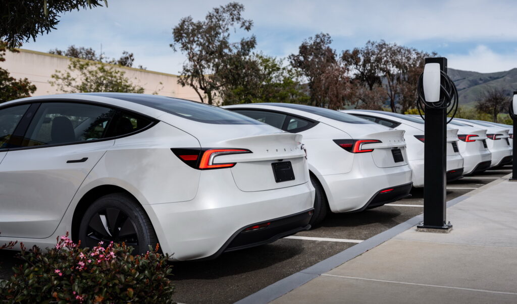  Tesla Accused Of Gaming Canada’s EV Rebate Program After 4 Stores Sold 2 Cars Per Minute Wiping Out $43M In Grants