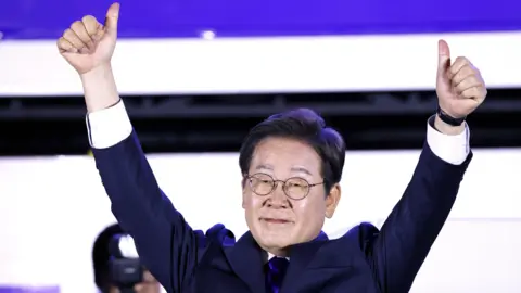 EPA-EFE Lee Jae-myung of the Democratic Party celebrates at an election event at the National Assembly after voting in the presidential election has closed, in Seoul, South Korea, 04 June 2025. South Korea's top broadcasters projected a victory for Lee after more than 60 percent of votes were counted.