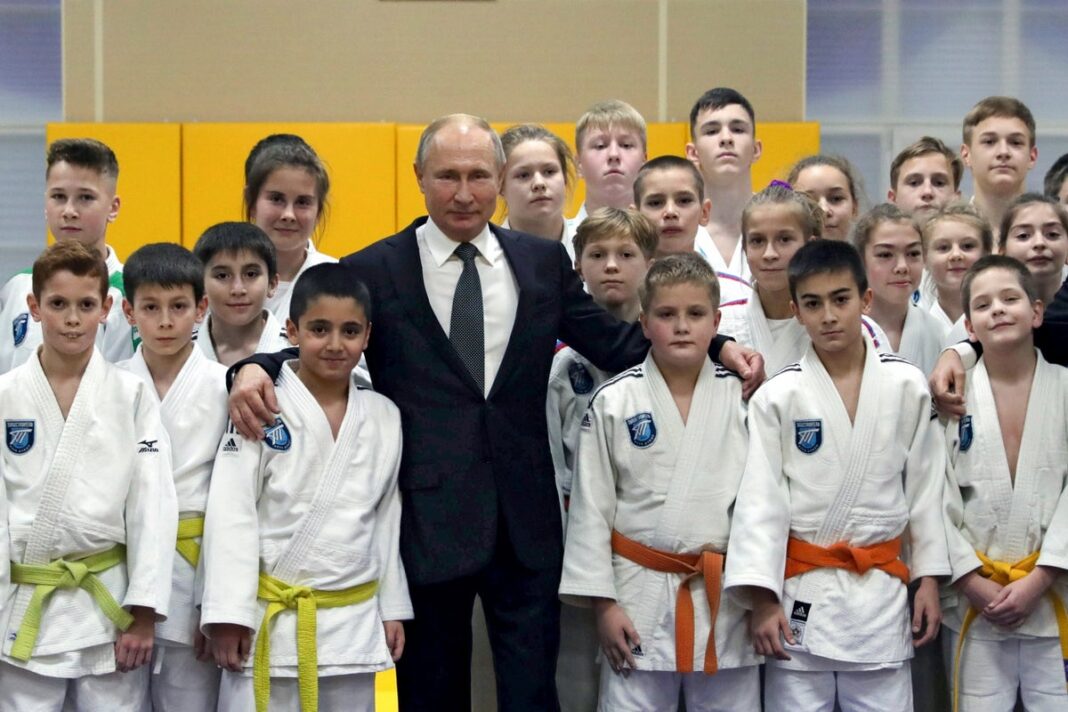 Russias-population-is-shrinking-rapidly-Putin-is-trying-to-put.jpeg